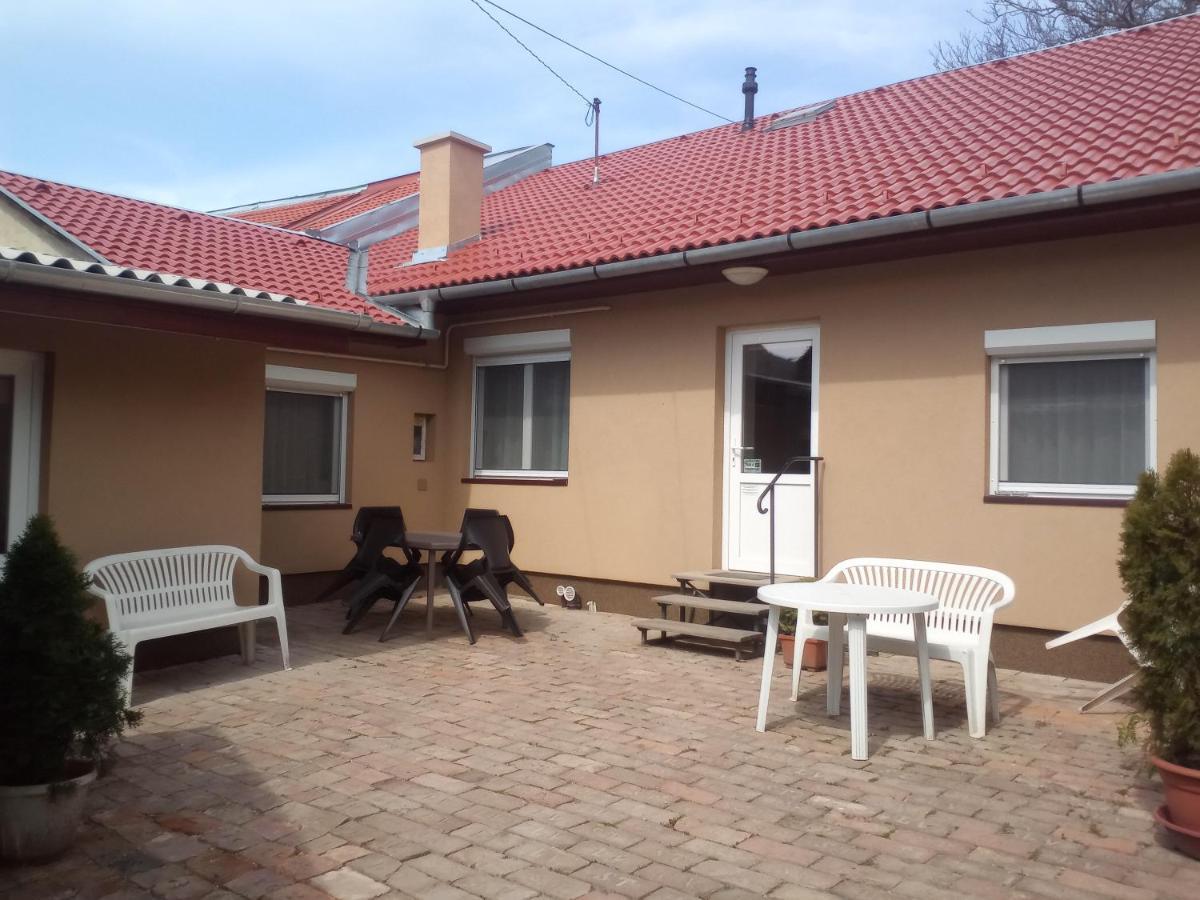 Start Apartmanok Печ Экстерьер фото
