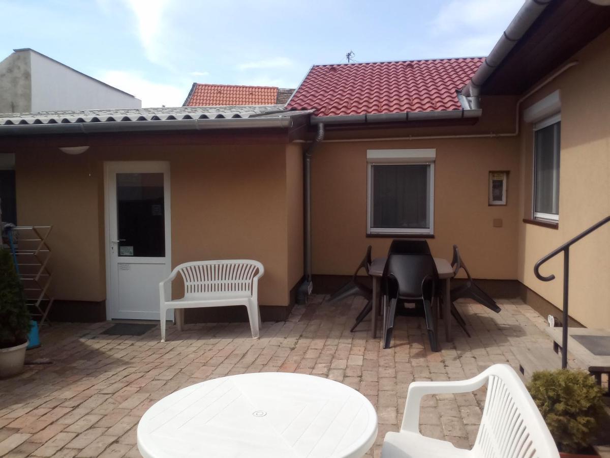 Start Apartmanok Печ Экстерьер фото