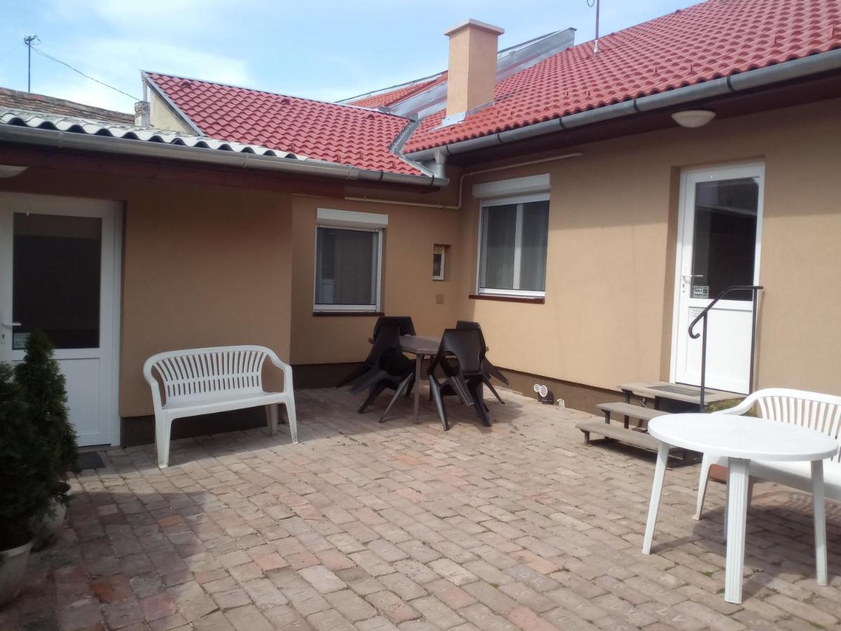 Start Apartmanok Печ Экстерьер фото