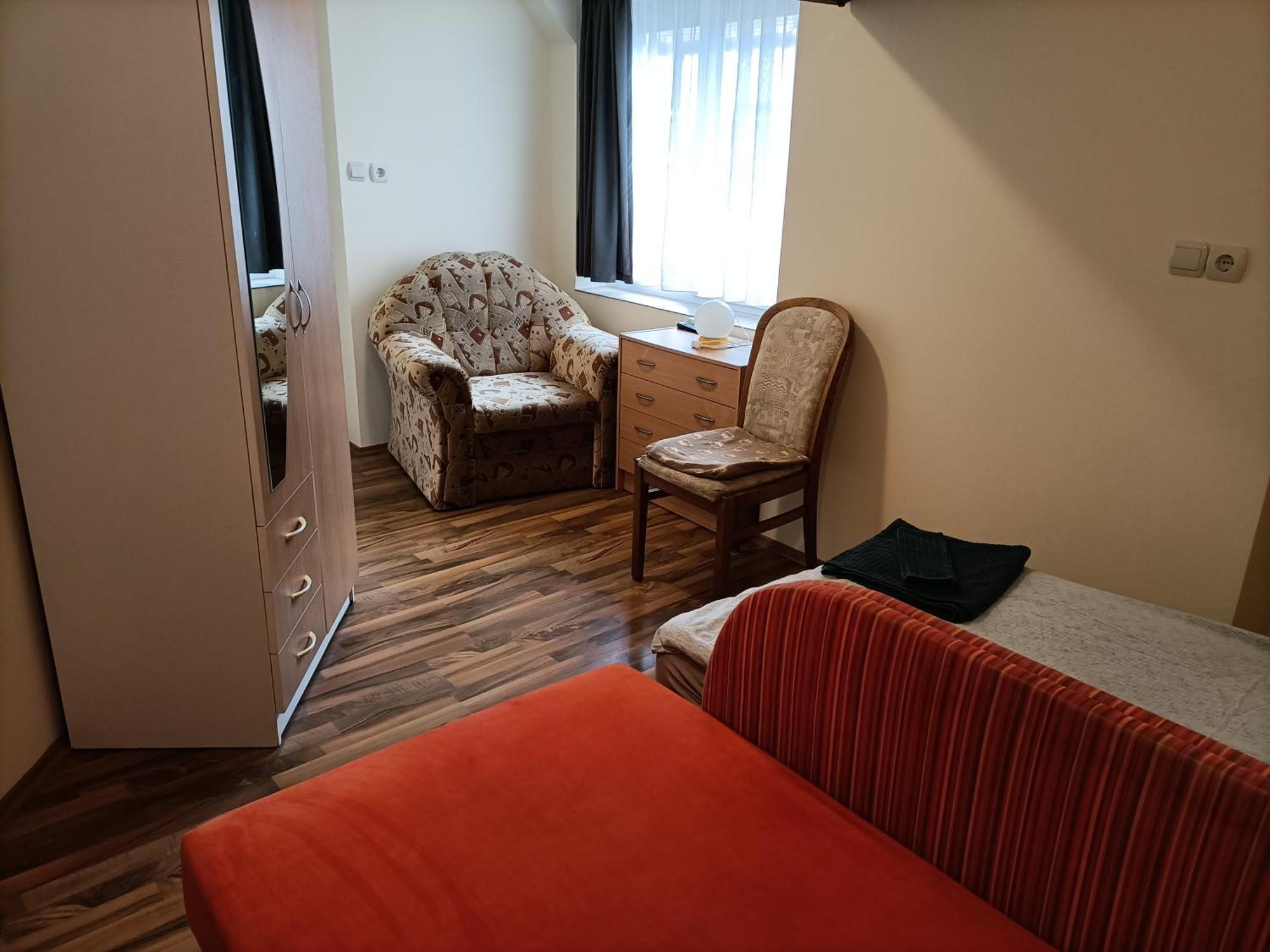 Start Apartmanok Печ Экстерьер фото